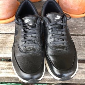 Nike air max theas size 8.5